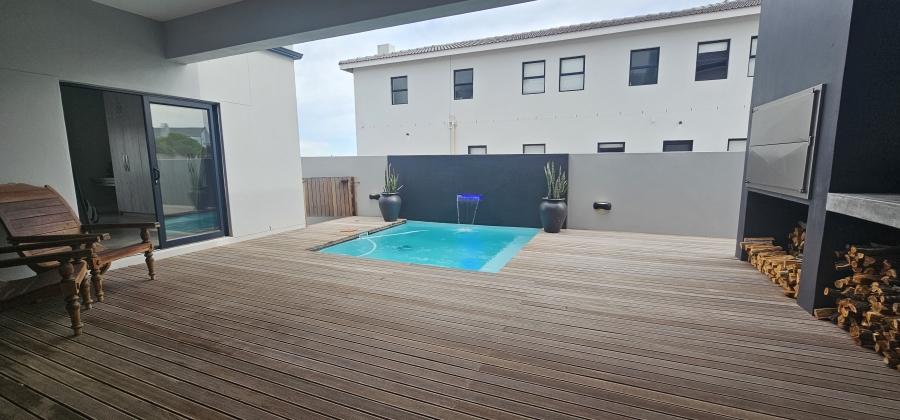 5 Bedroom Property for Sale in Myburgh Park Western Cape